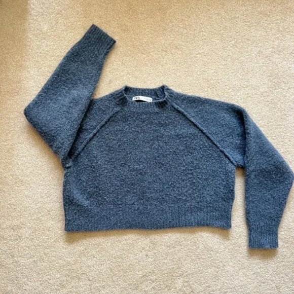 Boxy Oversized Cropped Blue Sweater from Zara, Size Large, warm and cozy - Picture 1 of 4
